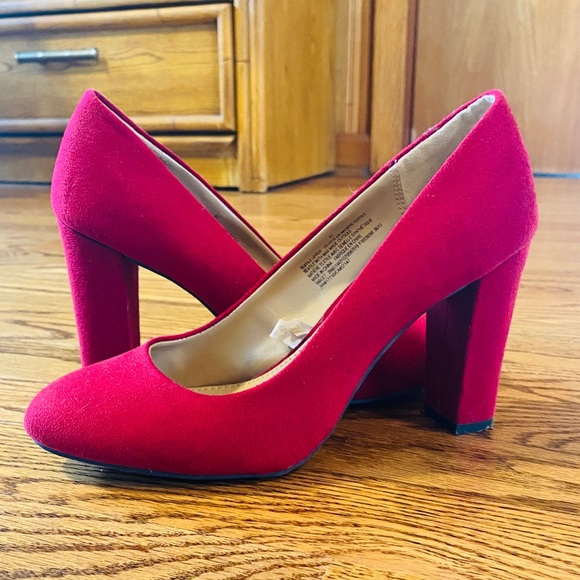 Vintage Y2K Red Pumps - Picture 4 of 9